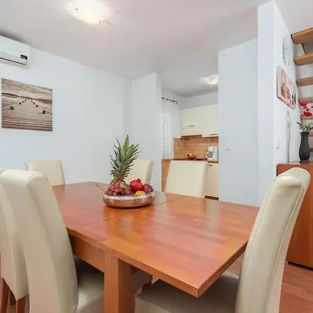 Leonie With Private Pool Villa