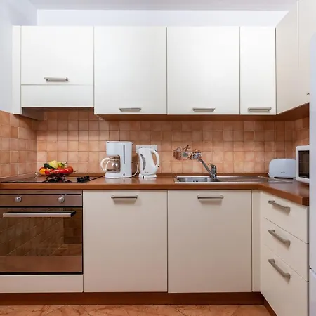 Leonie With Private Pool Vila *