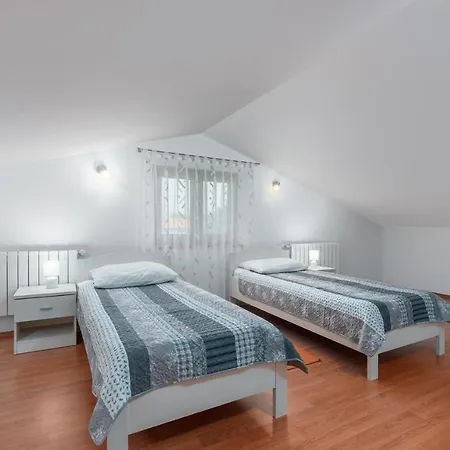 Leonie With Private Pool *