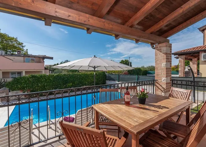 Villa Leonie With Private Pool *